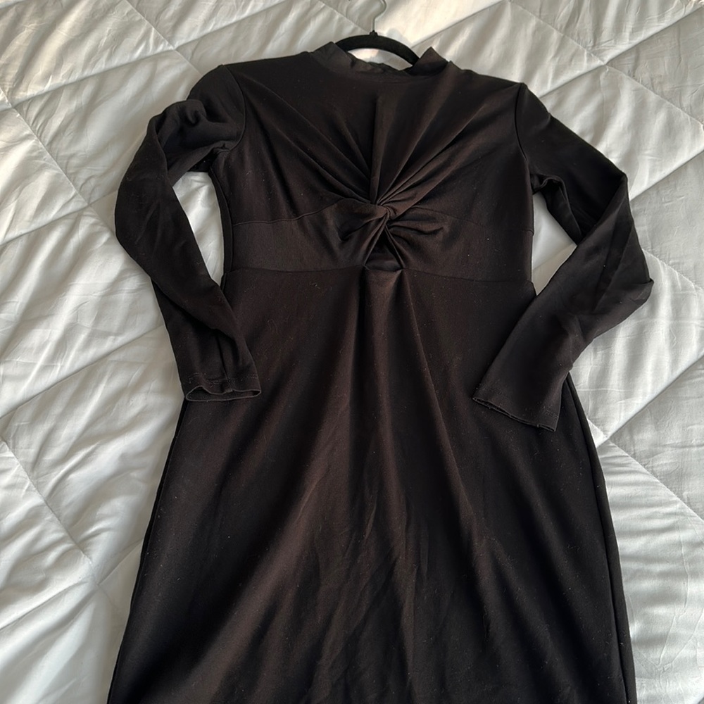 Long sleeve black mini dress with knot in the middle